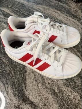 Adidas Streettalk Sneakers White Red Stripe Women’s 7 Youth 5.5 NWT
